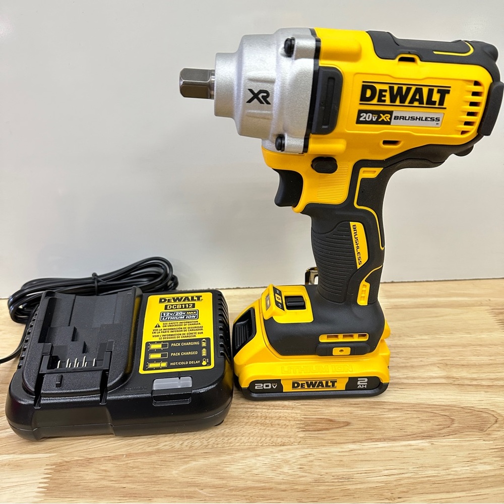 🆕 DEWALT *New* Impact Wrench DCF894 Brushless XR 20V, 2AH Battery, and Charger